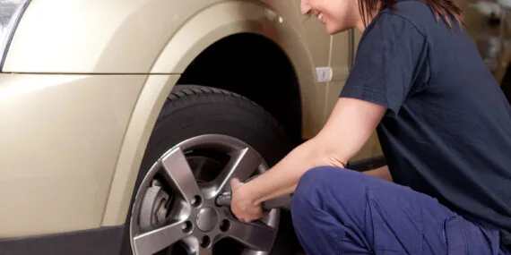 salt-lake-city-female-mechanic-changing-tire tire change salt lake city